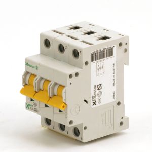 009B. Auto veilig. PLS6-C25/3