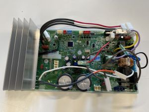 Printplaat uit onderdeel Mitsubishi MUZ-FH25VEHZ